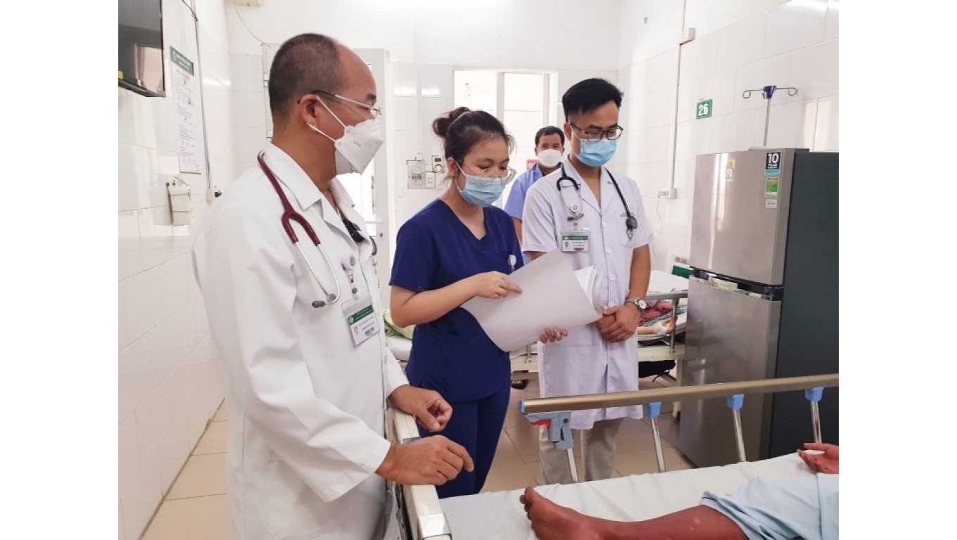 Sau chuyến du lịch, nhiều người sốt xuất huyết nguy kịch phải nhập viện